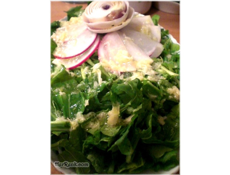 Roka Salatası (Soslu)